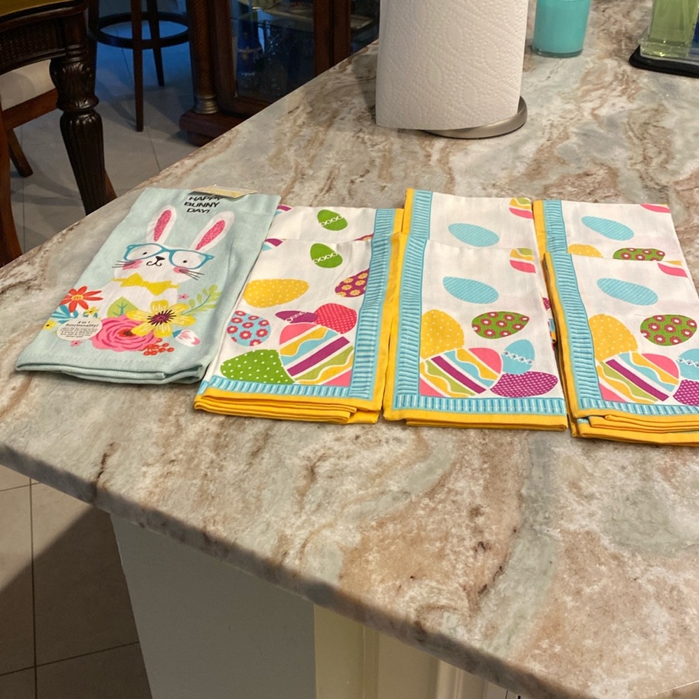 Pier 1 napkins (6) & show towel